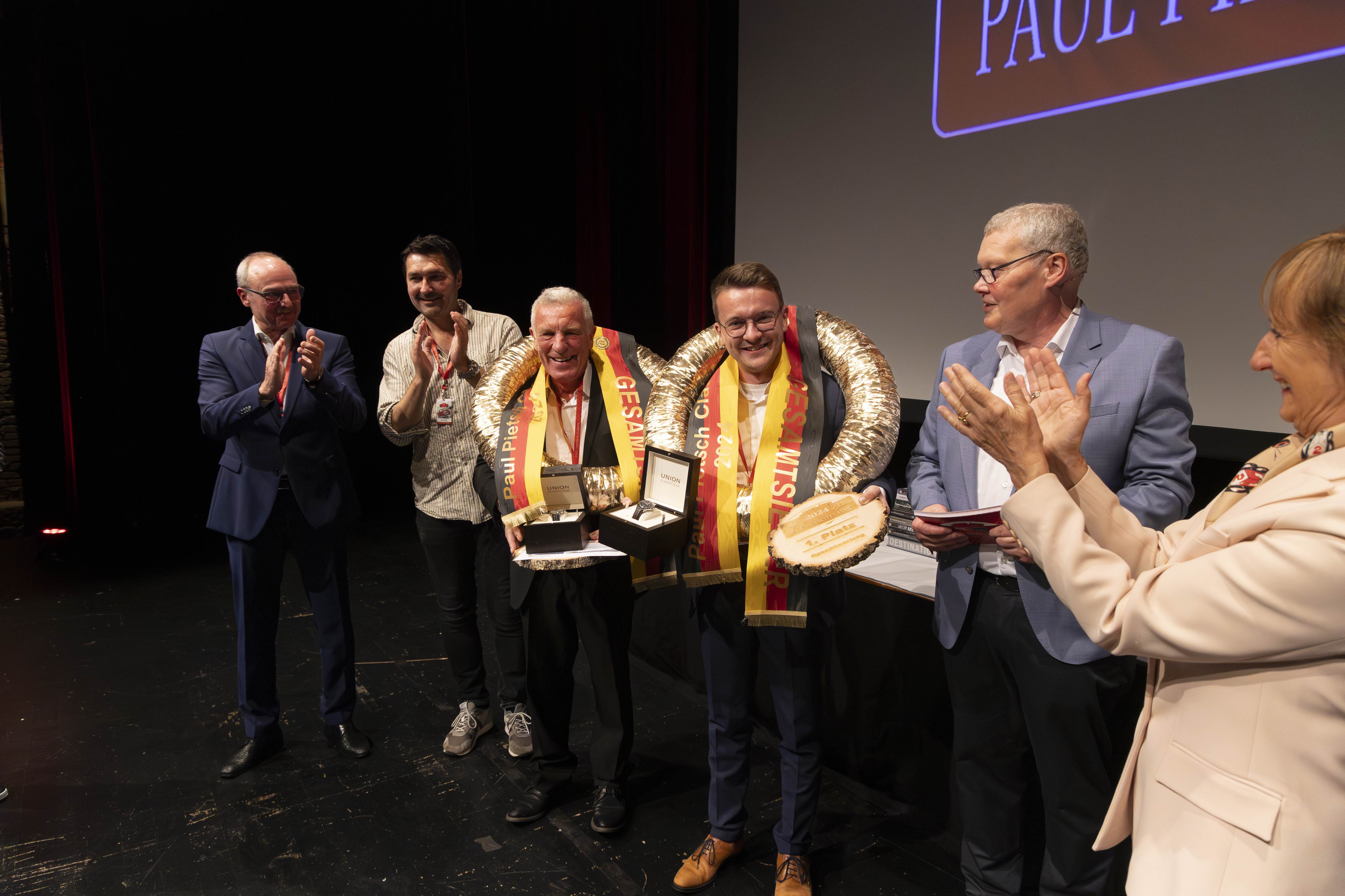 Offenburger Team wird als Gesamtsieger der 11. Paul Pietsch Classic in der Alten Reithalle gefeiert